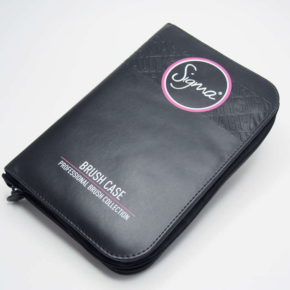 Sigma Travel Brush Case with room for 29 brushes